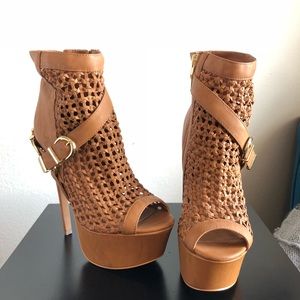 bebe, tan-leather, woven, peep-toe, heels.